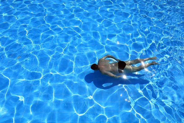 Piscine Eau Azur Isolée Nageur Dans Eau — Photo