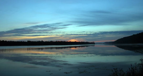 Летний Пейзаж Восход Солнца Над Рекой — стоковое фото