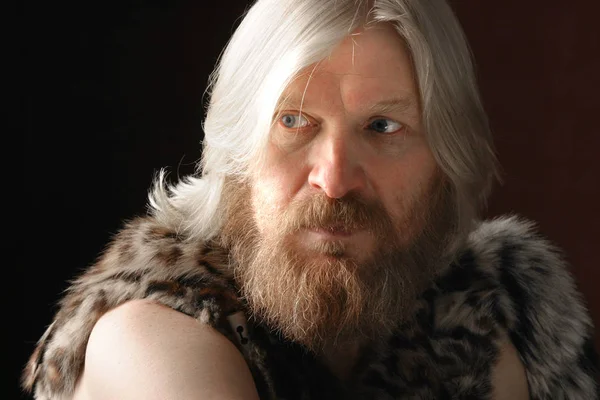 Portret Dorosłego Mężczyzny Długimi Włosami Blondynka Czerwoną Brodą Wąsami Ubranego — Zdjęcie stockowe