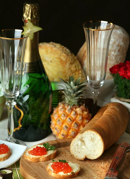 Банкетный Стол Шампанское Хлебом Фруктами — стоковое фото