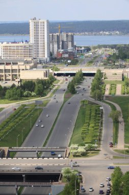 İş merkezinin çatısından Naberezhnye Chelny manzarası