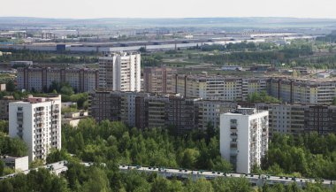 İş merkezinin çatısından Naberezhnye Chelny manzarası