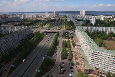 İş merkezinin çatısından Naberezhnye Chelny manzarası