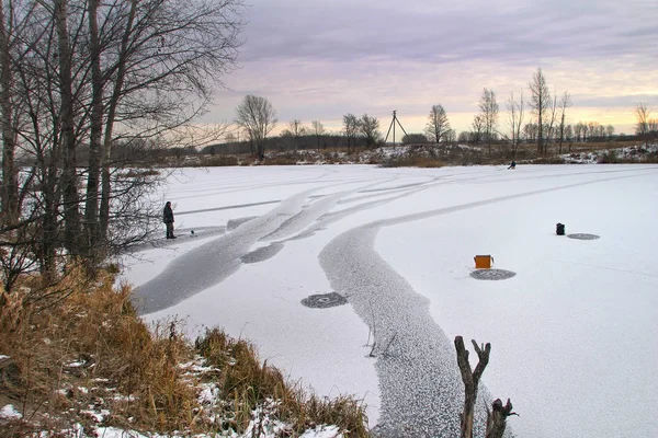 Fischer Der Winterlandschaft Fangen Beginn Des Winters Bei Sonnenaufgang Fische — Stockfoto