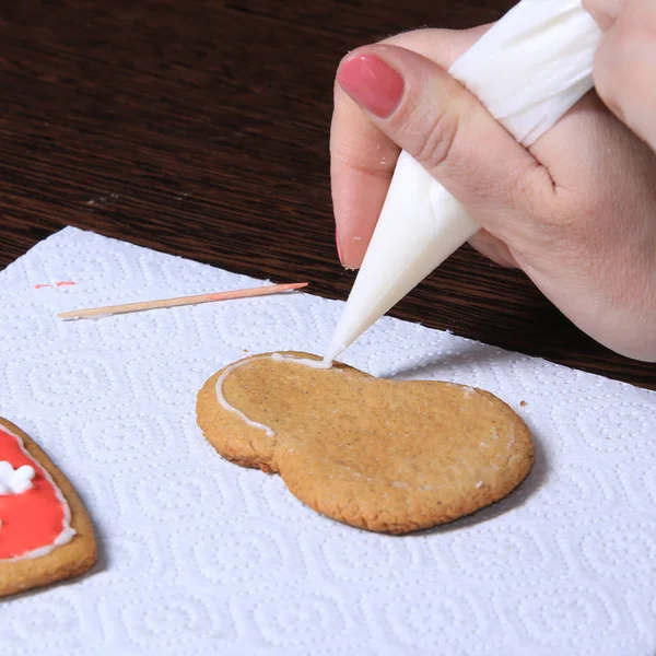 手绘姜饼制作过程的特写 — 图库照片