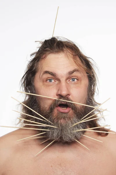 Крупным Планом Портрет Веселого Человека Палками Бородатой Студии — стоковое фото