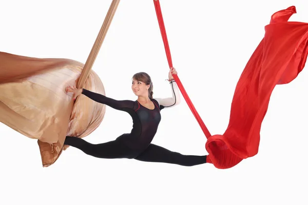 Chica Gimnasta Seda Aérea Aislado Estudio Fondo Blanco — Foto de Stock