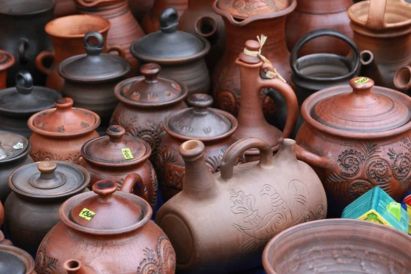 Macro Several Types Clay Pottery Pots Pitchers Teapots Fair Summer — Stock Photo, Image