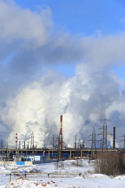 Fumo Paesaggio Industriale Dai Camini Grandi Impianti Linee Elettriche Contro — Foto Stock