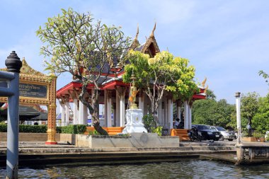 BANGKOK, THAILAND - 15 Aralık 2014: Chao Phraya Nehri üzerinde tekne gezisi 15 Aralık 2014, Bangkok, Tayland