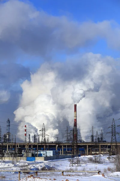 Fumo Paesaggio Industriale Dai Camini Grandi Impianti Linee Elettriche Contro — Foto Stock