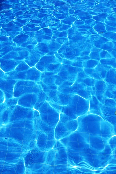 Isolatie Azuur Water Buitenzwembad Met Reflecties Van Zonlicht — Stockfoto