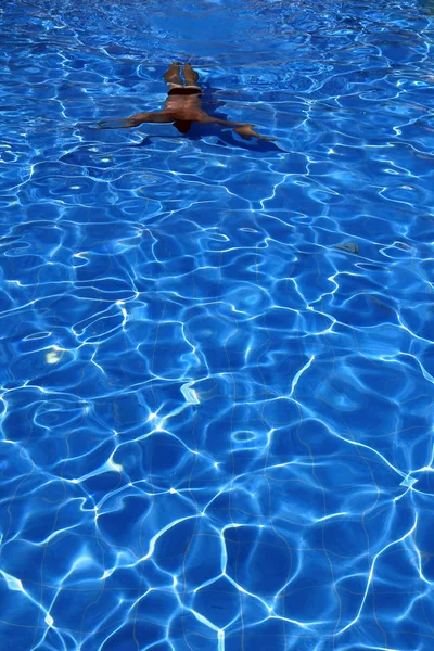 Piscine Eau Azur Isolée Nageur Dans Eau — Photo