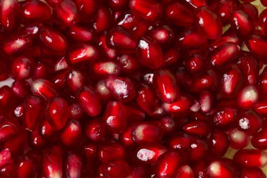 Olgun nar tohumlarının izole edilmiş yakın çekim dokusu