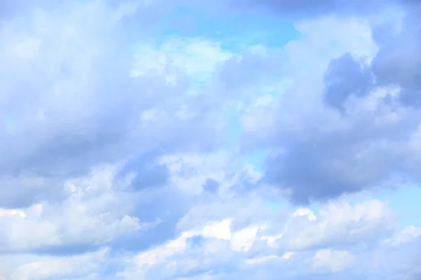 Zomer Landschap Dramatische Cumulus Wolken Aan Blauwe Hemel Een Zonnige — Stockfoto