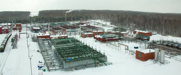 Paysage Industriel Hivernal Raffinerie Pétrole Dans Forêt — Photo