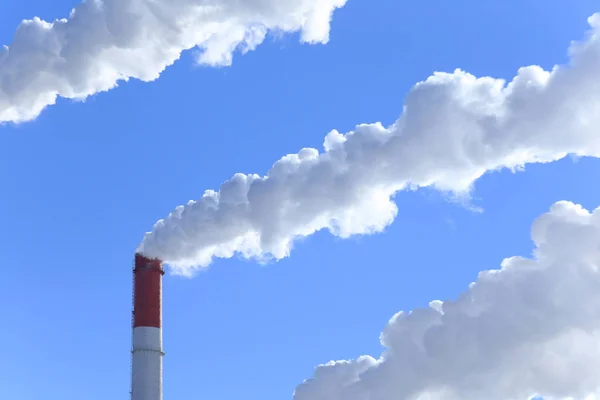 Invierno Paisaje Humo Las Chimeneas Zainsk Tpp Contra Cielo Azul —  Fotos de Stock