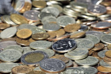 Stüdyoda yapay ışıkla çekilmiş Rus paraları.