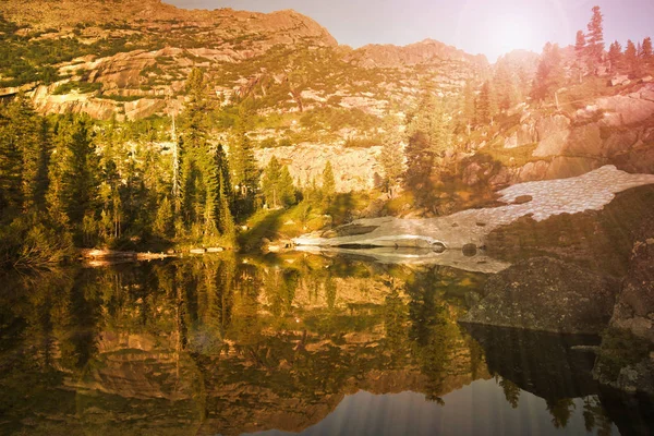 Malerischer Bergsee Bei Sonnenuntergang Den Bergen Des Westlichen Sayan Ergaki — Stockfoto