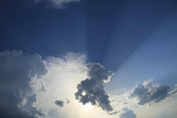 Paisaje Aislado Delicioso Cúmulo Nubes Sol Atardecer —  Fotos de Stock