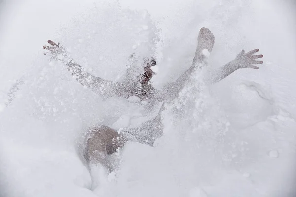 Бородатый человек, после купания в снегу — стоковое фото