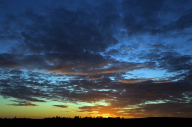  Günbatımında renkli gökyüzü