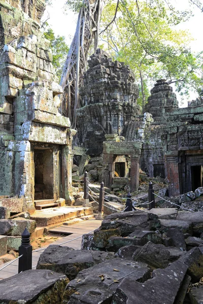 Starověká architektura v Angkor Wat v Kambodži — Stock fotografie
