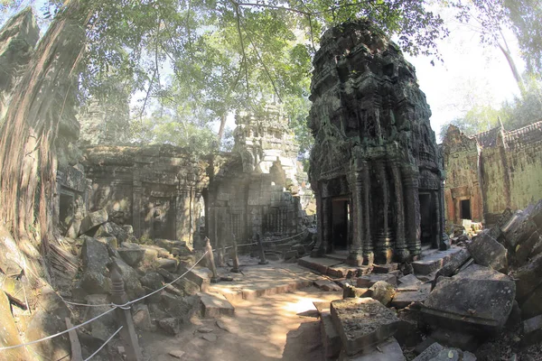 Starověká architektura v Angkor Wat v Kambodži — Stock fotografie