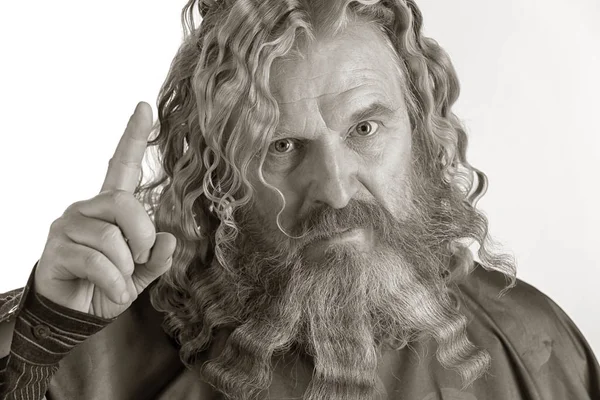 Hombre adulto pelirrojo con cabello largo ondulado y barba — Foto de Stock