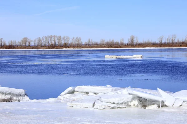 Pływającego lodu na rzece — Zdjęcie stockowe