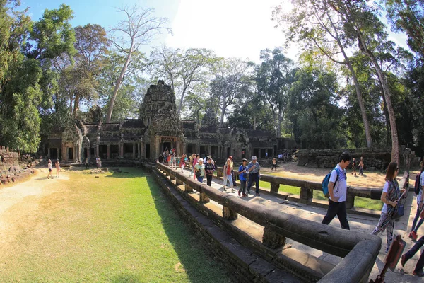 Angkor Wat, Camboja - 20 de dezembro de 2014: Visita turística a An — Fotografia de Stock