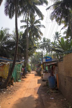 Kuzey Goa, Mandrem/Hindistan-Aralık 2018: renkli sokaklar 