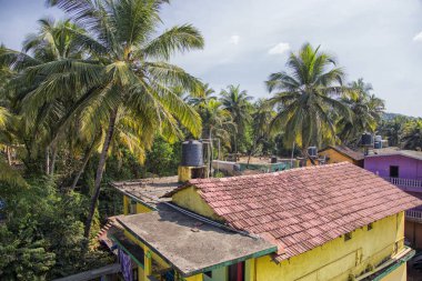 Kuzey Goa, Mandrem/Hindistan-Aralık 2018: renkli sokaklar 