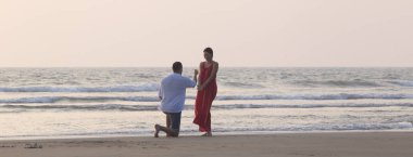 Goa, Arambol, Mandrem/Hindistan-Aralık 2018: insanlar t üzerinde Relax