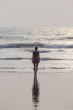 Goa, Arambol, Mandrem/Hindistan-Aralık 2018: insanlar t üzerinde Relax