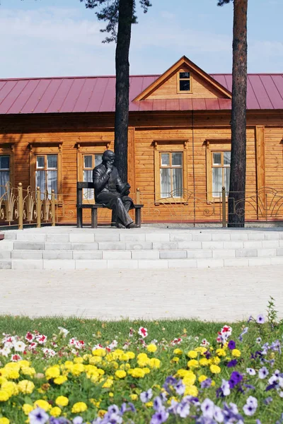 Museum av områdes medicinen im. V. M. Behtereva. monument till Bekhte — Stockfoto