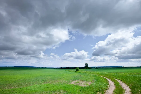 Ufka giden yol — Stok fotoğraf