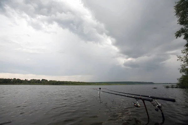 Pesca en el río —  Fotos de Stock