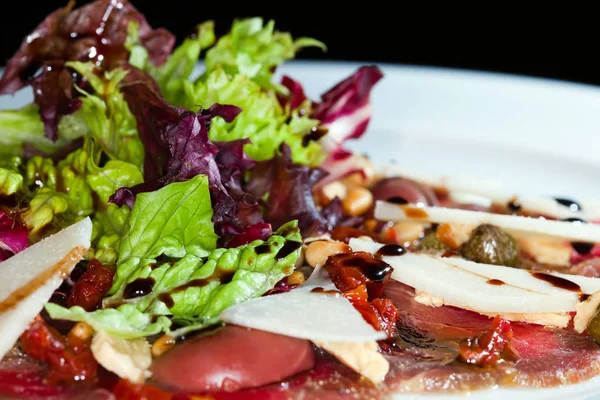 Prachtig ontworpen salade — Stockfoto