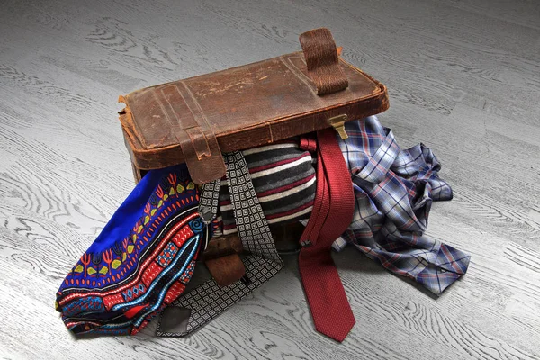 Pack a suitcase — Stock Photo, Image