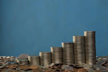 yığılmış paraları 