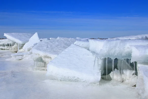 Buzlu su ve gökyüzü — Stok fotoğraf