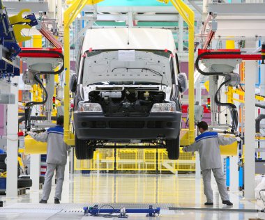 modern otomatikleştirilmiş otomobil üretim hattı