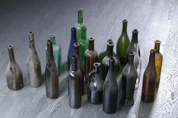 Primer Plano Botellas Colores Varias Formas Cubiertas Con Una Capa — Foto de Stock