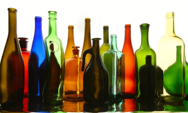 Gros Plan Propres Bouteilles Verre Coloré Transparent Différentes Formes Sur — Photo