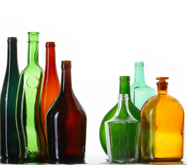 Primer Plano Hermosas Botellas Vacías Colores Sin Tapas Aisladas Estudio — Foto de Stock