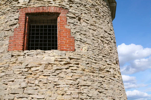 Крупным Планом Башня Древней Болгарской Крепости Высоком Утесе Берегу Реки — стоковое фото