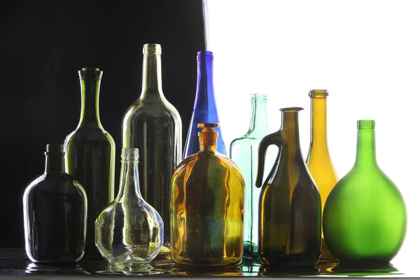 Primer Plano Colección Hermosas Botellas Colores Diferentes Formas Estudio Fondo —  Fotos de Stock