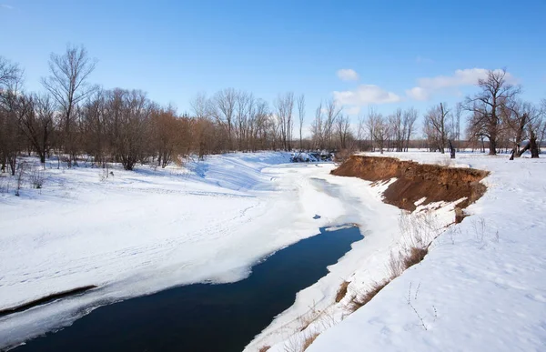 Meraviglioso Paesaggio All Inizio Della Primavera Sul Fiume Nuvole Bianche — Foto Stock