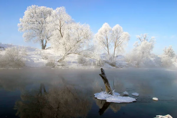 Winterlandschap Mistige Ochtend Aan Rivier Zai — Stockfoto